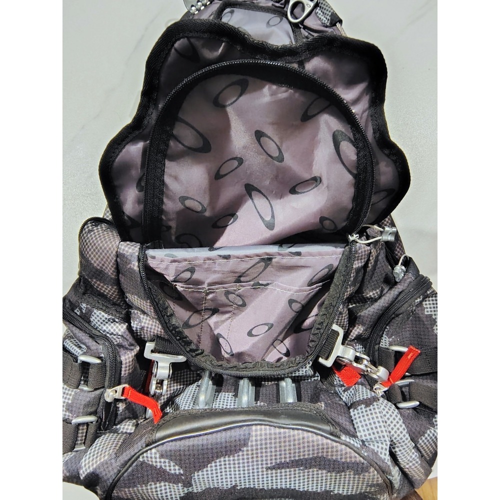 Oakley Kitchen Sink Tactical Field Gear Backpack Bag Digicam Camo Y2K - Picture 8 of 16